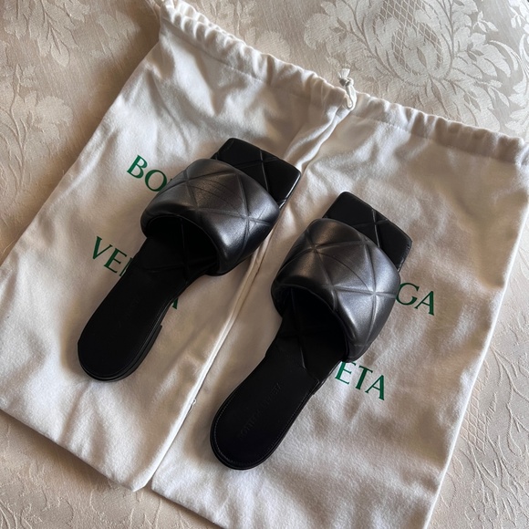 Bottega Veneta Lido Quilted Sandal | Box & Dust Bags Incl. - Picture 5 of 7